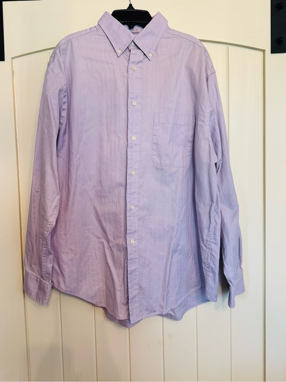 Roundtree and Yorke Classic Men's Button-Down Shirt in Light Lavender